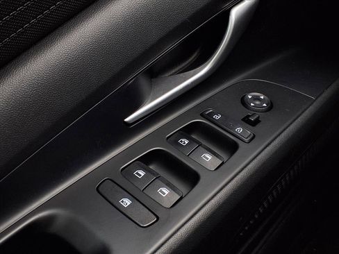 Used 2023 Hyundai Elantra SEL image 19