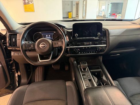 Used 2025 Nissan Pathfinder SV FWD image 36