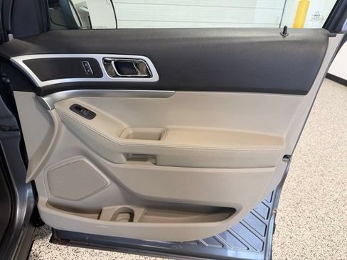 Used 2013 Ford Explorer XLT FWD image 22