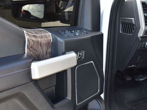 Used 2019 Ford F250 Lariat w/ Lariat Value Package image 15