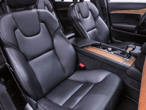 Used 2021 Volvo XC90 T6 Momentum w/ Advanced Package image 16