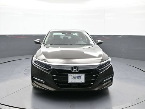Used 2018 Honda Accord Touring image 2