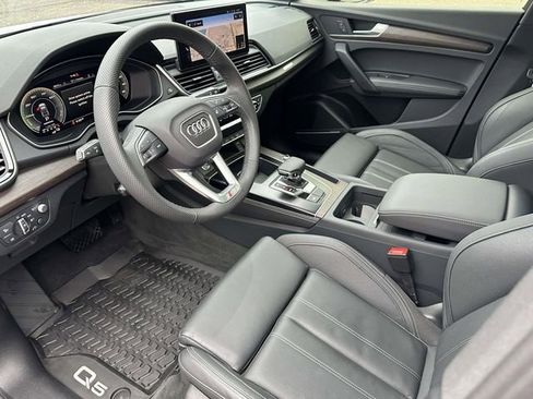 Used 2024 Audi Q5 e Prestige w/ Prestige Package image 2
