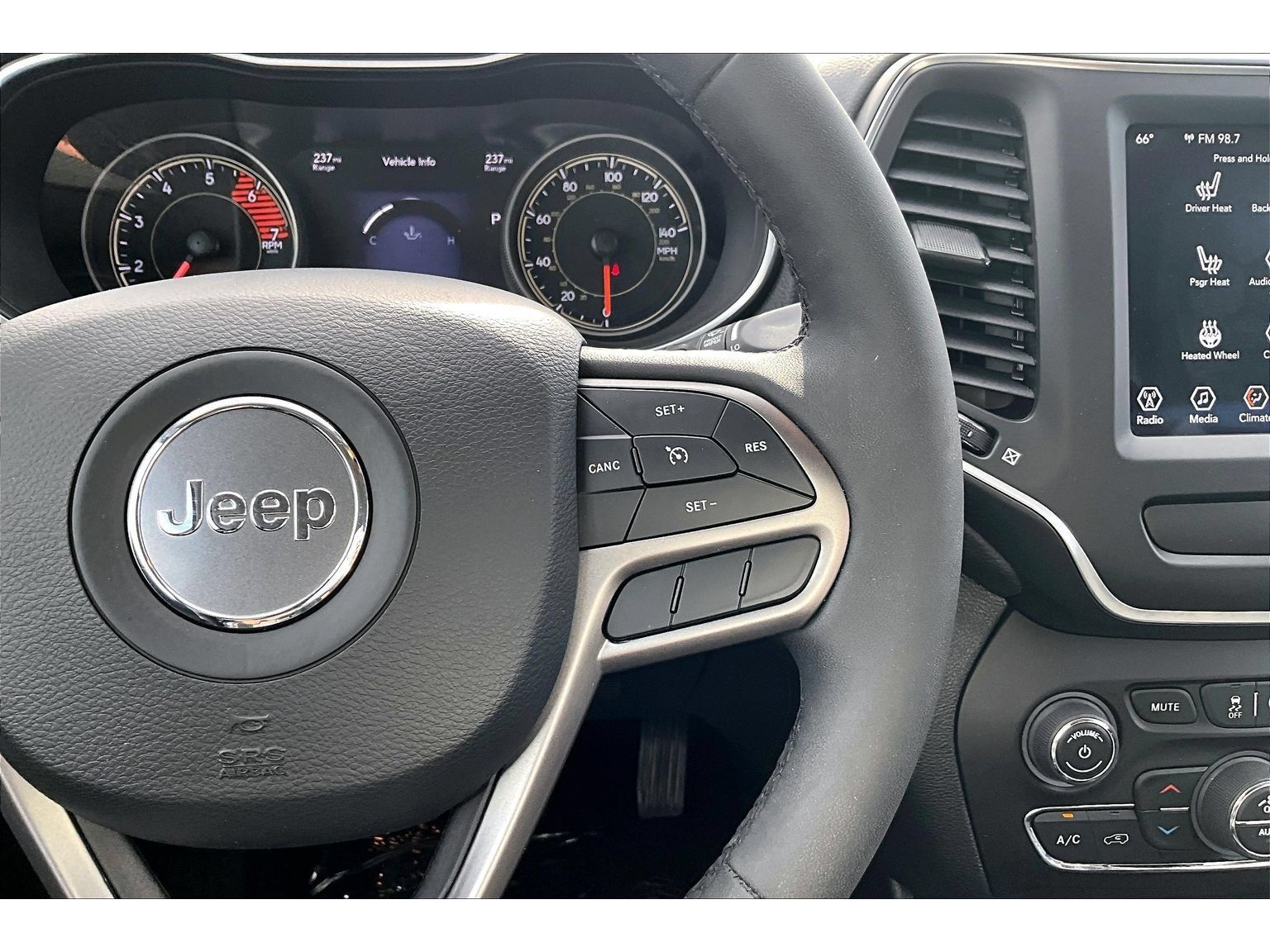 Used 2022 Jeep Cherokee Latitude Lux AWD/4WD image 12