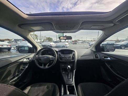 Used 2016 Ford Focus SE w/ Reverse Sensing Package image 36