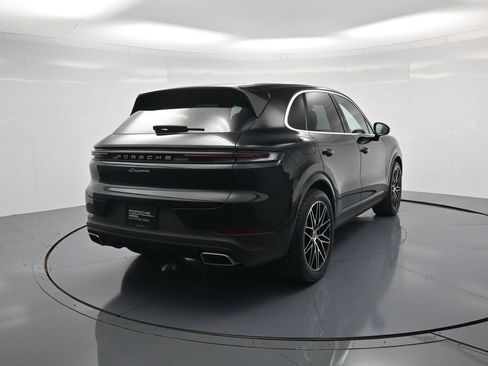 Used 2026 Porsche Cayenne AWD/4WD image 38