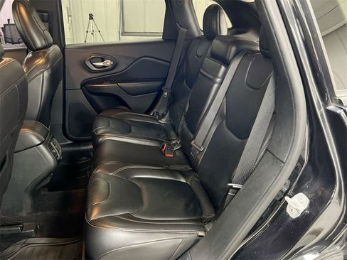 Used 2016 Jeep Cherokee Limited image 22