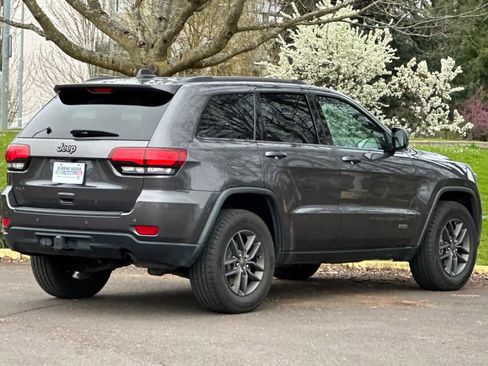 Used 2016 Jeep Grand Cherokee Laredo 75th Anniversary image 2