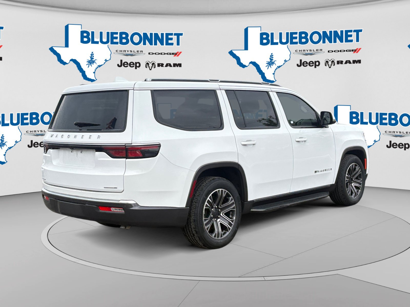 Certified 2022 Jeep Wagoneer Series III AWD/4WD image 5