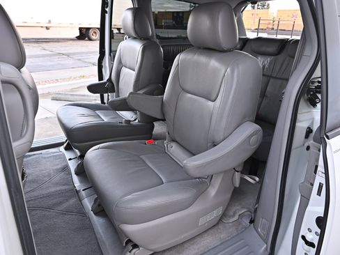 Used 2005 Toyota Sienna XLE image 13