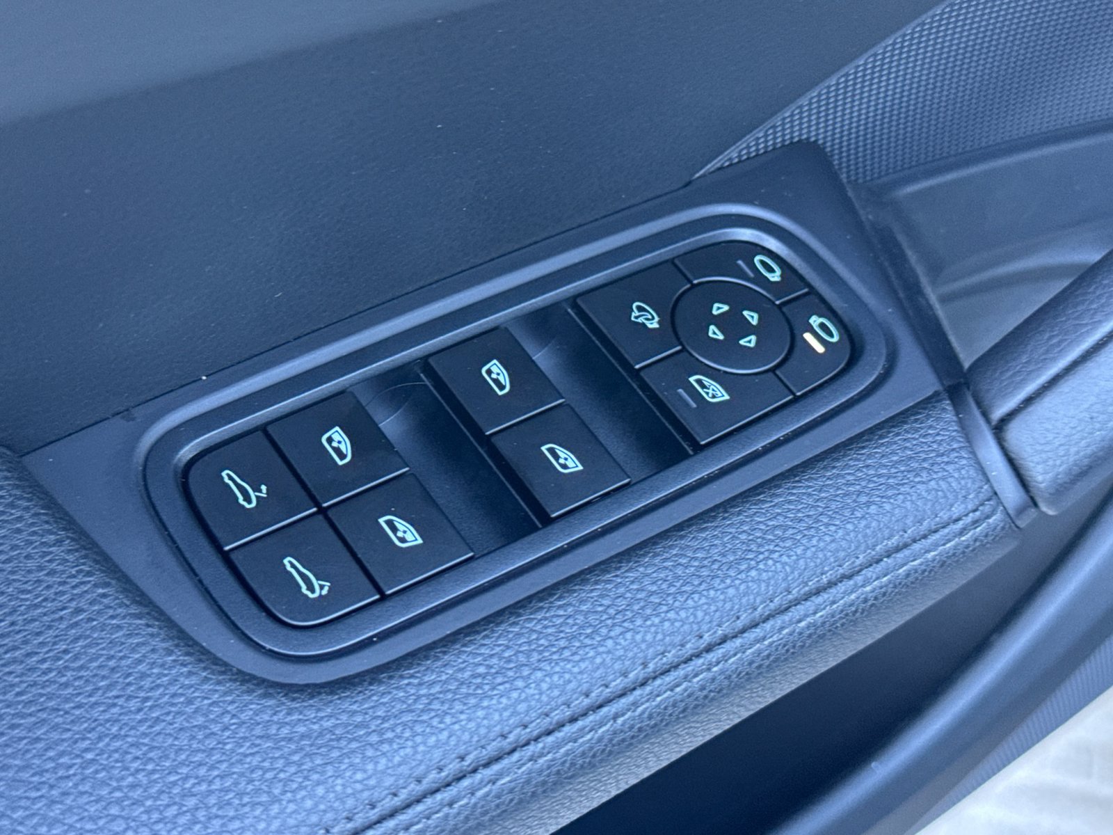 Certified 2026 Porsche Cayenne AWD/4WD image 13