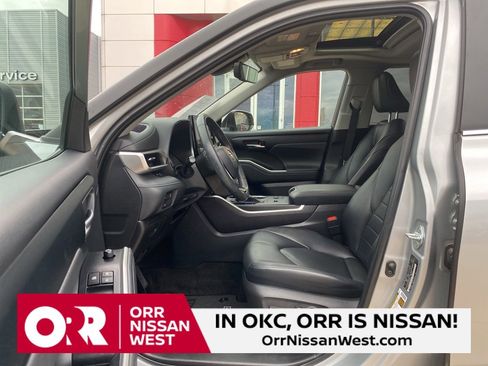 Used 2023 Toyota Highlander XLE image 14