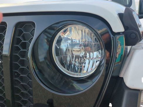 Used 2023 Jeep Gladiator Willys image 10