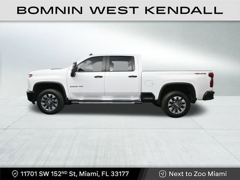 Used 2023 Chevrolet Silverado 2500 Custom w/ Custom Value Package image 2