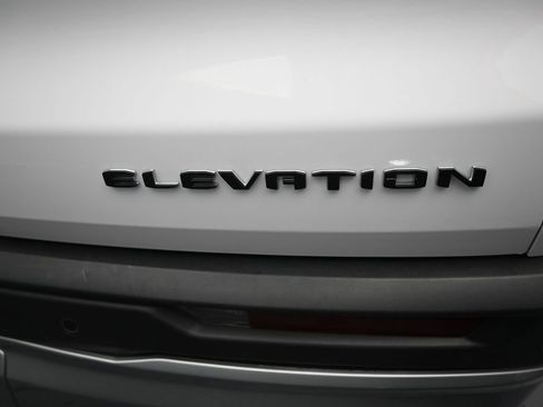Used 2025 GMC Acadia Elevation FWD image 19