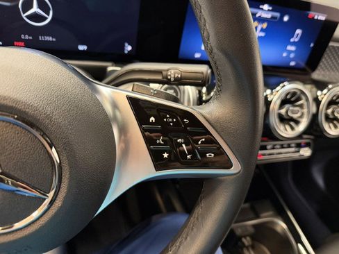 Used 2024 Mercedes-Benz GLB 250 image 23