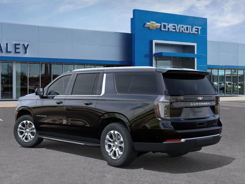 New 2026 Chevrolet Suburban LT image 3