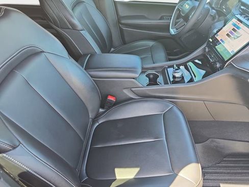 Used 2024 Jeep Grand Cherokee L Limited w/ Black Appearance Package image 12