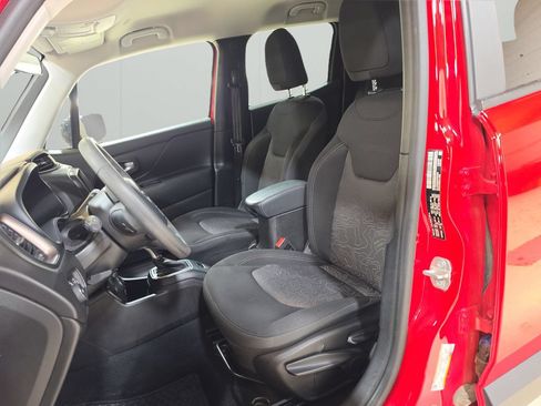 Used 2023 Jeep Renegade Latitude AWD/4WD image 12