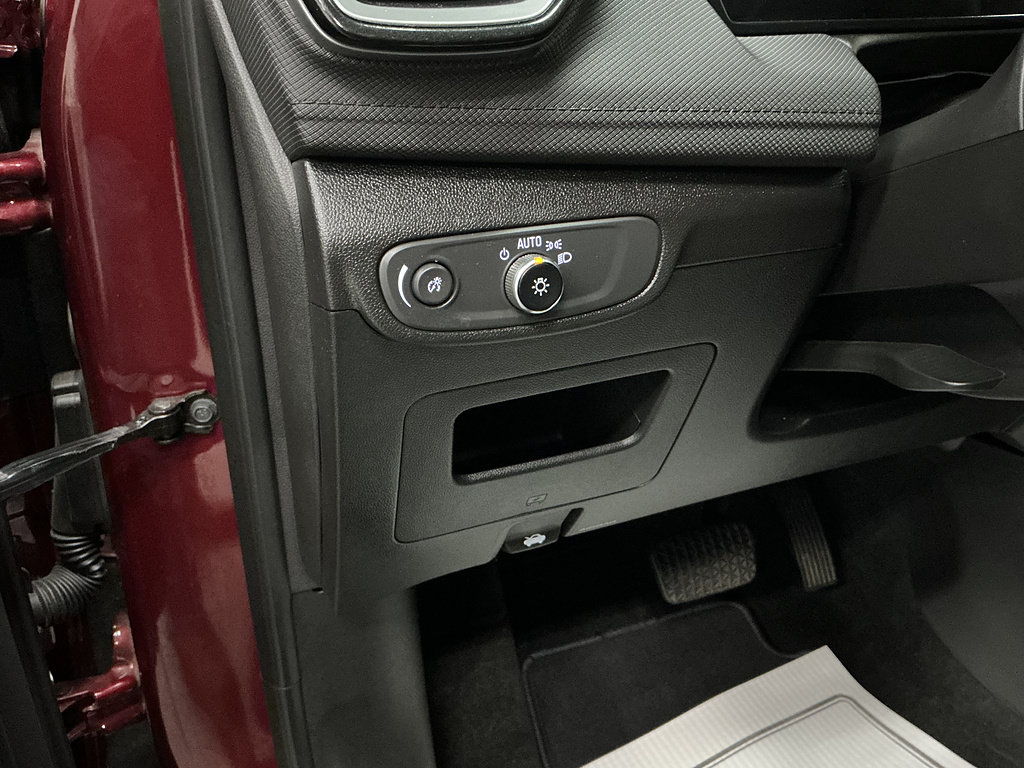 Used 2025 Chevrolet TrailBlazer LT w/ LT Cold Weather Package FWD image 15