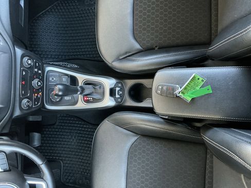 Used 2020 Jeep Compass Latitude w/ Cold Weather Group image 11