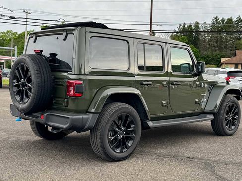 Used 2024 Jeep Wrangler Unlimited Sahara w/ Technology Group AWD/4WD image 3