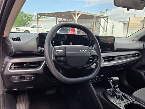 Used 2025 Kia K4 LXS image 15