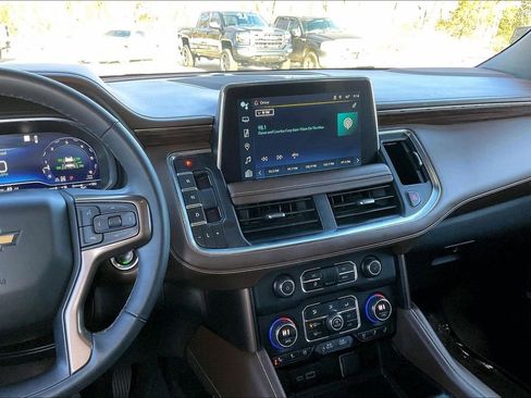 Used 2023 Chevrolet Suburban High Country image 6