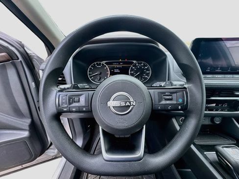 Used 2022 Nissan Rogue SV AWD/4WD image 14