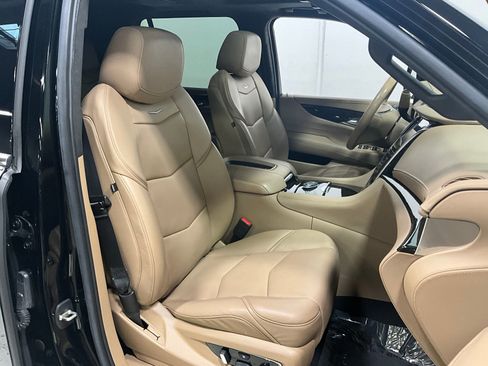 Used 2020 Cadillac Escalade Platinum image 8