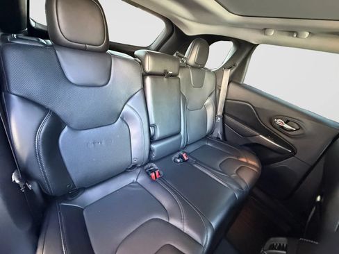 Used 2019 Jeep Cherokee Limited AWD/4WD image 18