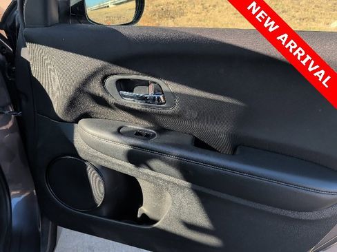 Used 2018 Honda HR-V LX image 12