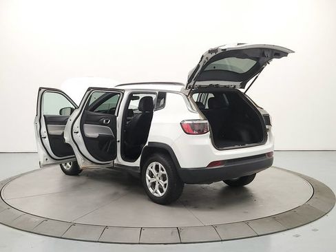 Used 2024 Jeep Compass Latitude AWD/4WD image 14