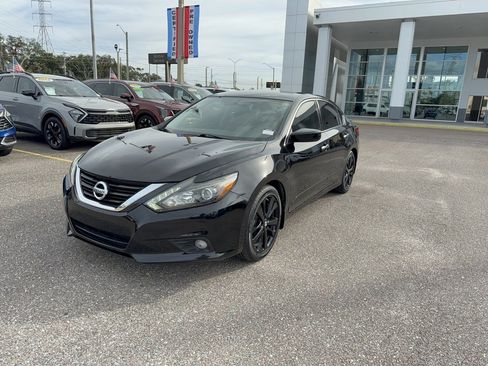 Used 2017 Nissan Altima 2.5 SR w/ Midnight Edition Package image 2