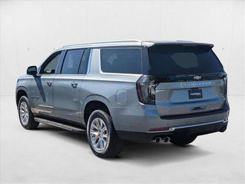 New 2025 Chevrolet Suburban Premier image 9