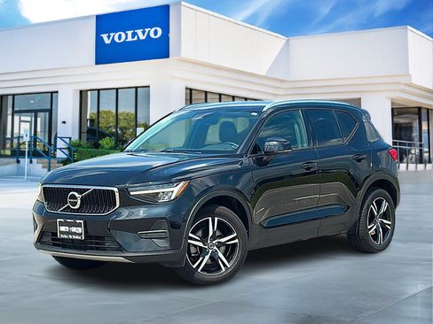 Used 2023 Volvo XC40 B5 Core AWD/4WD image 1