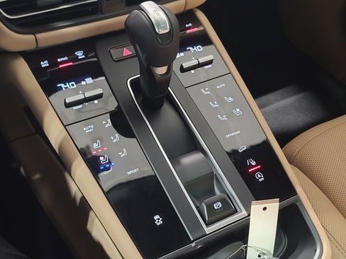 New 2026 Porsche Macan image 24