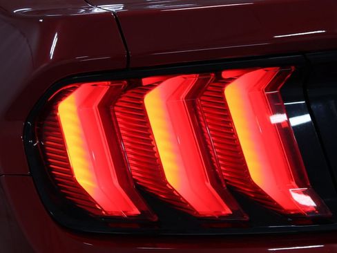 Used 2018 Ford Mustang Coupe RWD image 17