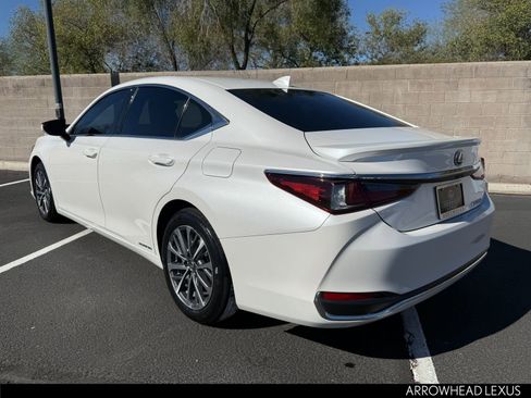 Used 2022 Lexus ES 300h w/ Accessory Package image 4