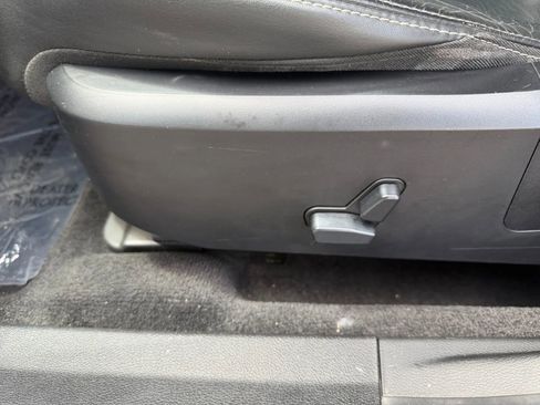 Used 2013 Chrysler 200 Limited FWD image 18