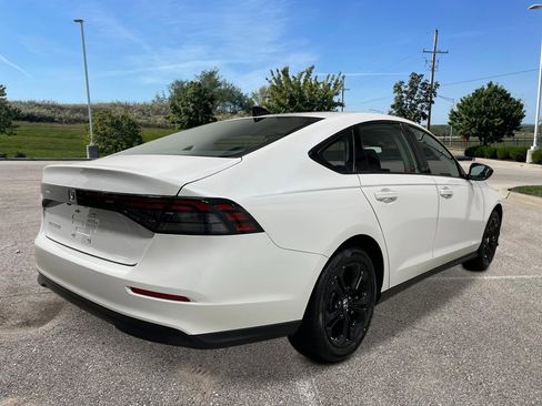 New 2025 Honda Accord SE image 5