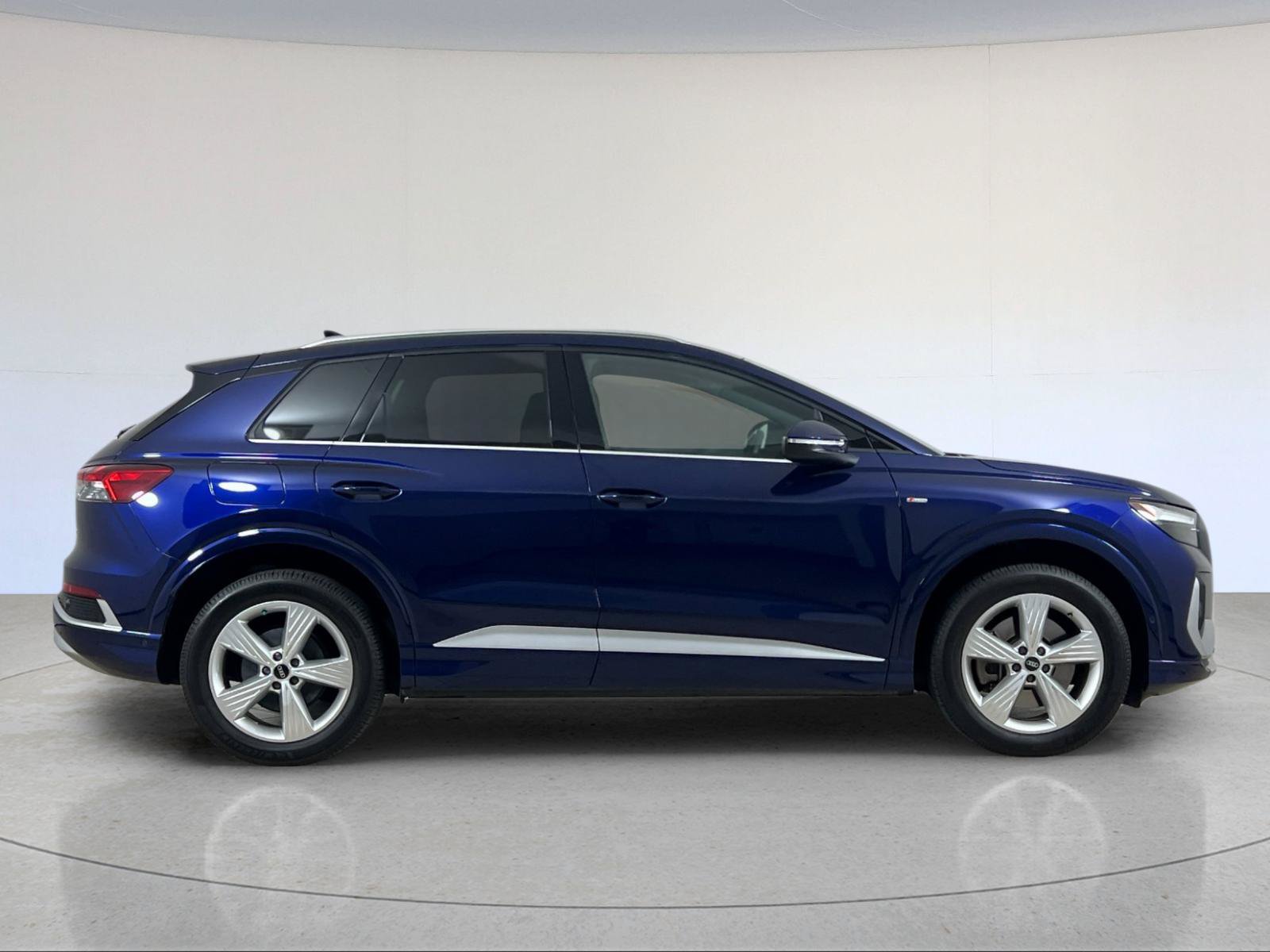 Used 2023 Audi Q4 e-tron Premium Plus w/ Premium Plus AWD/4WD image 7