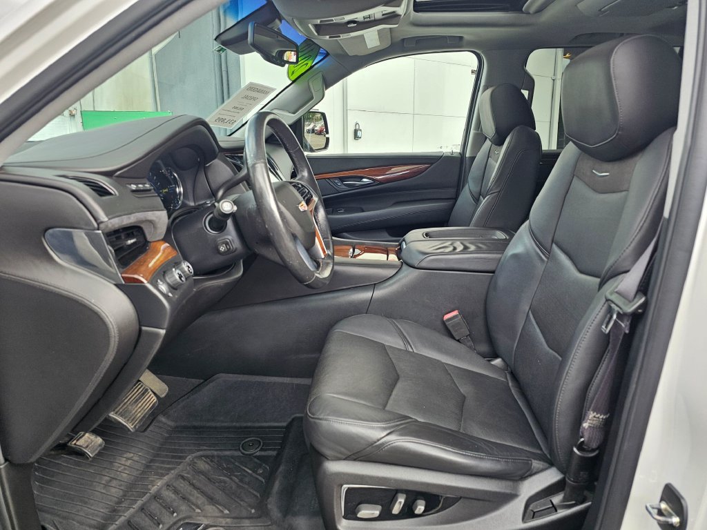Used 2016 Cadillac Escalade ESV Luxury AWD/4WD image 20