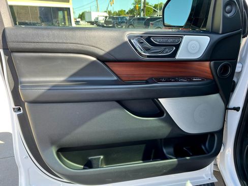 Used 2018 Lincoln Navigator Reserve w/ Technology Package image 19