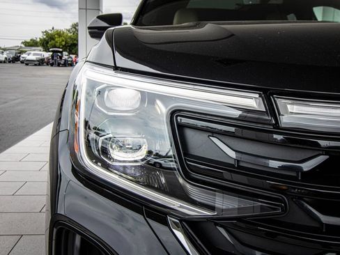 New 2026 Volkswagen Atlas Cross Sport SE FWD image 6