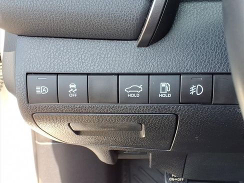 Used 2020 Toyota Camry SE image 12
