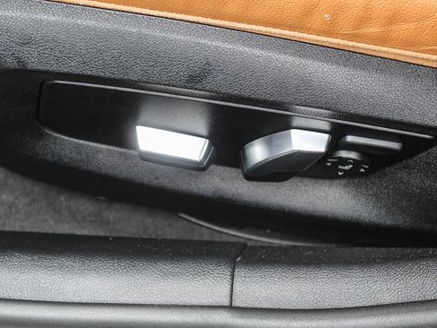 Used 2022 BMW 530e w/ Premium Package image 21