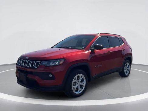 Used 2024 Jeep Compass Latitude AWD/4WD image 4
