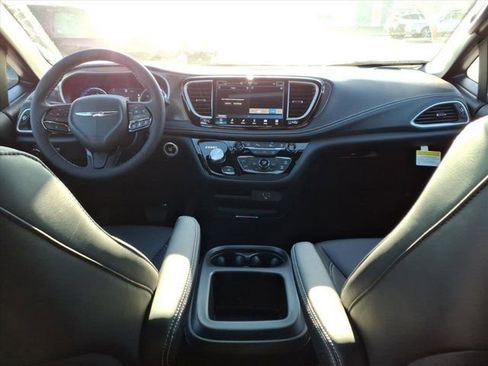 New 2026 Chrysler Pacifica Select w/ S Appearance Package image 6
