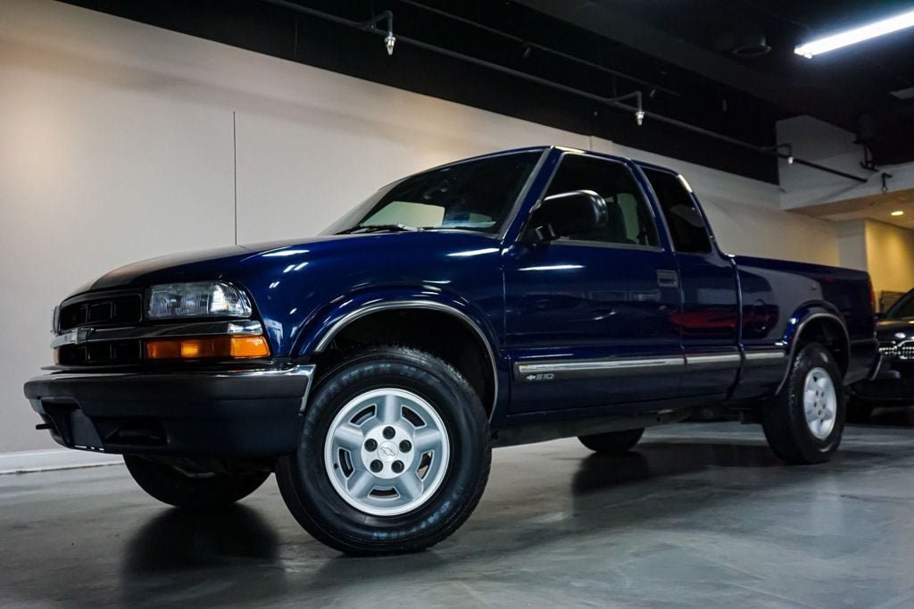 Used 2002 Chevrolet S10 Pickup LS w/ LS Preferred Equipment Group AWD/4WD image 1